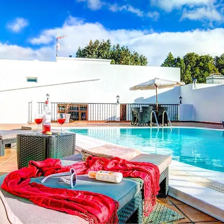 Sleeps 4 Pool Wifi