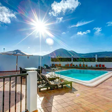 Sleeps 4 Pool Wifi Villa *