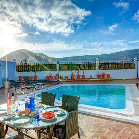 Sleeps 4 Pool Wifi *