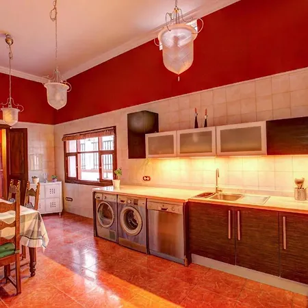 Villa Sleeps 4 Pool Wifi Guatiza