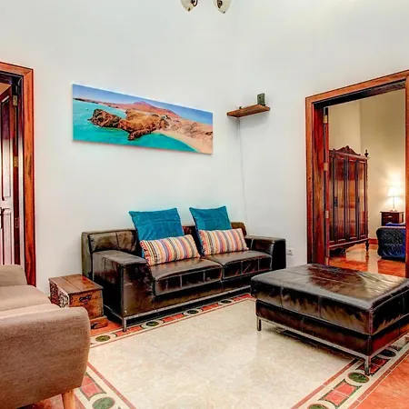 Sleeps 4 Pool Wifi Guatiza