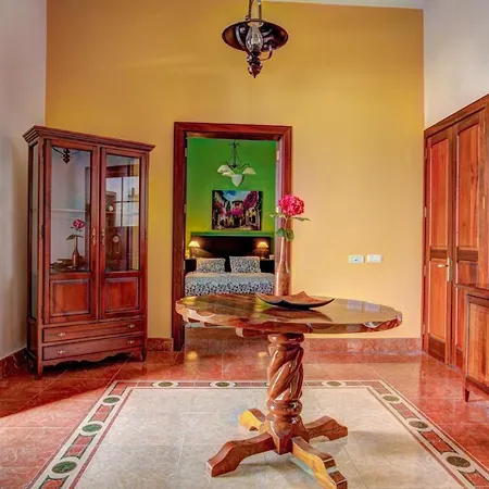 Sleeps 4 Pool Wifi Villa *