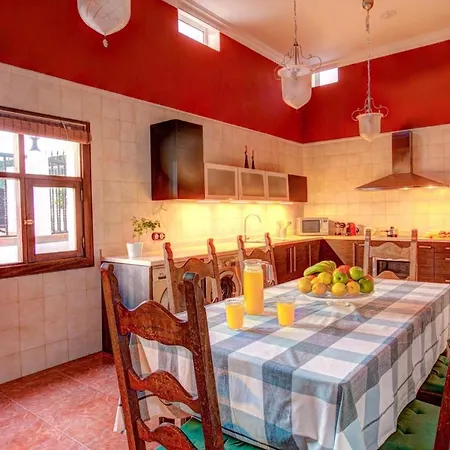 Sleeps 4 Pool Wifi Villa