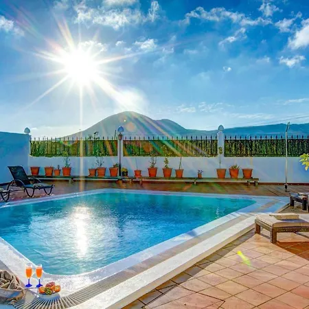 Sleeps 4 Pool Wifi *