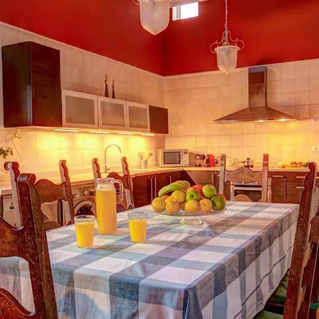 Sleeps 4 Pool Wifi * Guatiza