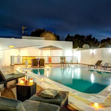 Sleeps 4 Pool Wifi Villa *