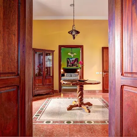 Sleeps 4 Pool Wifi Villa Guatiza