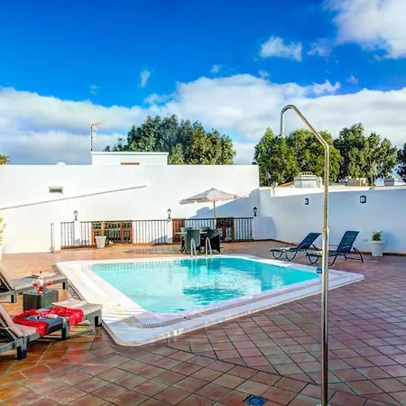 Sleeps 4 Pool Wifi